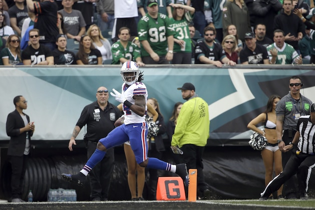 Buffalo Bills' Sammy Watkins scores a touchdown during the first half of an NFL football game against the Philadelphia Eagles, Sunday, Dec. 13, 2015, in Philadelphia. (AP Photo/Matt Rourke)