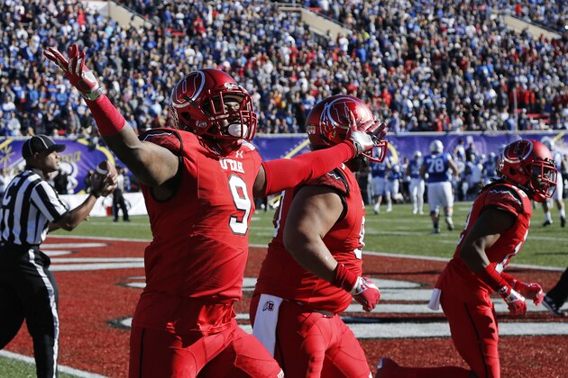 Utah defensive back Tevin Carter (9) celebrates after scoring a touchdown against BYU during the first half of the Las Vegas Bowl NCAA college football game Saturday, Dec. 19, 2015, in Las Vegas. (AP Photo/John Locher)
