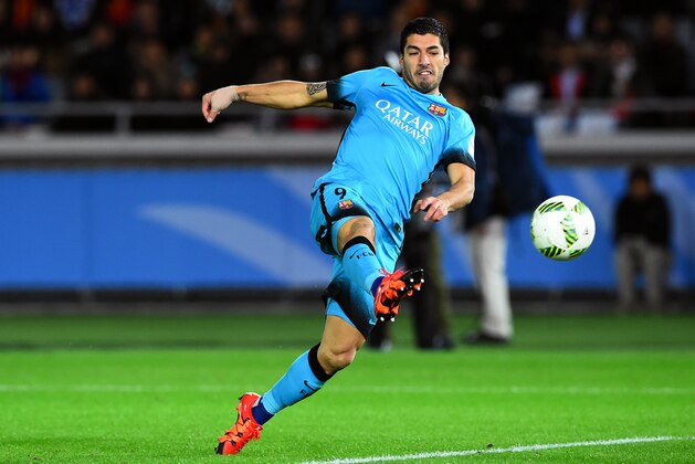 YOKOHAMA, JAPAN - DECEMBER 17:  Luis Suarez of Barcelona scores his second goal during the FIFA Club World Cup Semi Final match between Barcelona and Guangzhou Evergrande FC at International Stadium Yokohama on December 17, 2015 in Yokohama, Japan.  (Photo by Masterpress/Getty Images)