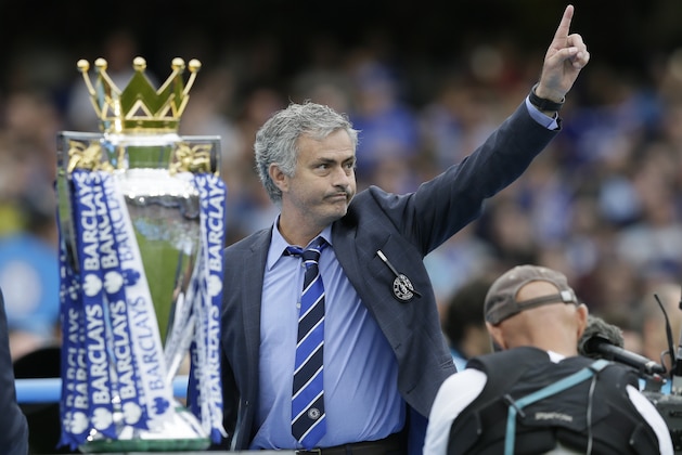 Chelsea Manager Jose Mourinho waves to the crowd after the English Premier League soccer match between Chelsea and Sunderland at Stamford Bridge stadium in London, Sunday, May 24, 2015. Chelsea were awarded the trophy after winning the English Premier League. (AP Photo/Tim Ireland)