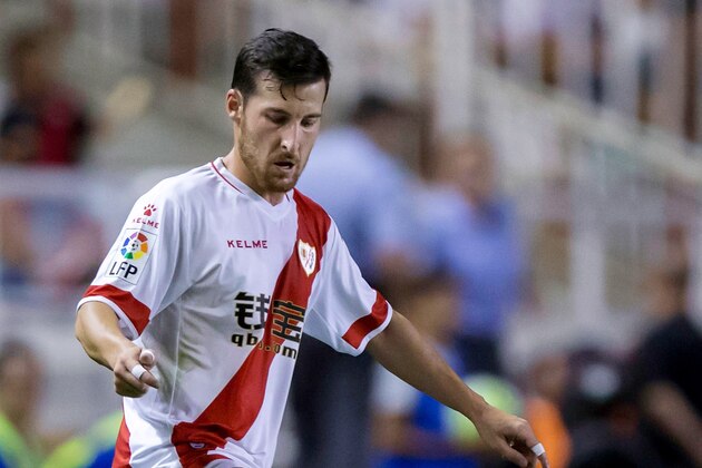 MADRID, SPAIN - AUGUST 22: Roberto Roman alias Tito of Rayo Vallecano de Madrid controls the ball during the La Liga match between Rayo Vallecano de Madrid and Valencia CF at Estadio de Vallecas on August 22, 2015 in Madrid, Spain.  (Photo by Gonzalo Arroyo Moreno/Getty Images)