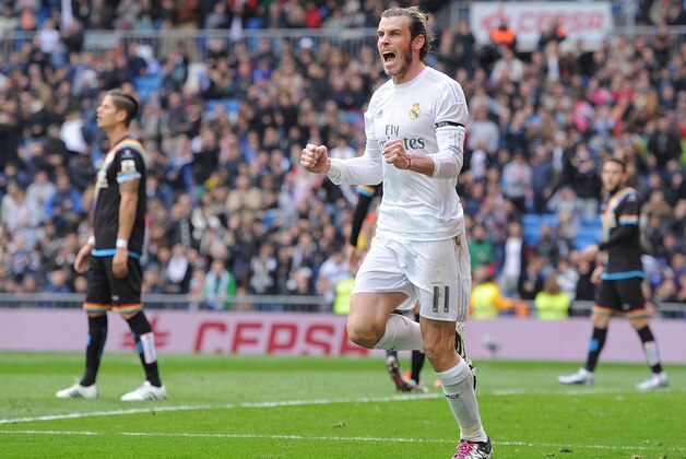 MADRID, SPAIN - DECEMBER 20:  Gareth Bale of Real Madrid celebrates after scoring his team's 2nd goal during the La Liga match between Real Madrid and Rayo Vallecano at estadio Santiago Bernabeu on December 20, 2015 in Madrid, Spain.  (Photo by Denis Doyle/Getty Images)
