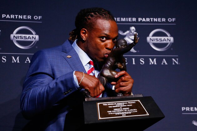 NEW YORK, NY - DECEMBER 12:  Running back Derrick Henry of the Alabama Crimson Tide kisses the Heisman Trophy during a press conference after being named the 81st Heisman Memorial Trophy Award winner during the 2015 Heisman Trophy Presentation at the Marriott Marquis on December 12, 2015 in New York City.  (Photo by Mike Stobe/Getty Images)