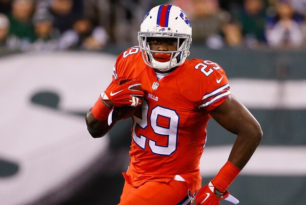 EAST RUTHERFORD, NJ - NOVEMBER 12:   Karlos Williams #29 of the Buffalo Bills runs against the New York Jets during their game at MetLife Stadium on November 12, 2015 in East Rutherford, New Jersey.  (Photo by Al Bello/Getty Images)