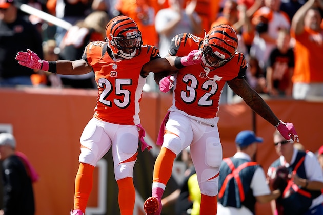 CINCINNATI, OH - OCTOBER 4:  Giovani Bernard #25 of the Cincinnati Bengals is congratulated by Jeremy Hill #32 of the Cincinnati Bengals after scoring a touchdown during the first quarter of the game against the Kansas City Chiefs at Paul Brown Stadium on October 4, 2015 in Cincinnati, Ohio. (Photo by Joe Robbins/Getty Images)
