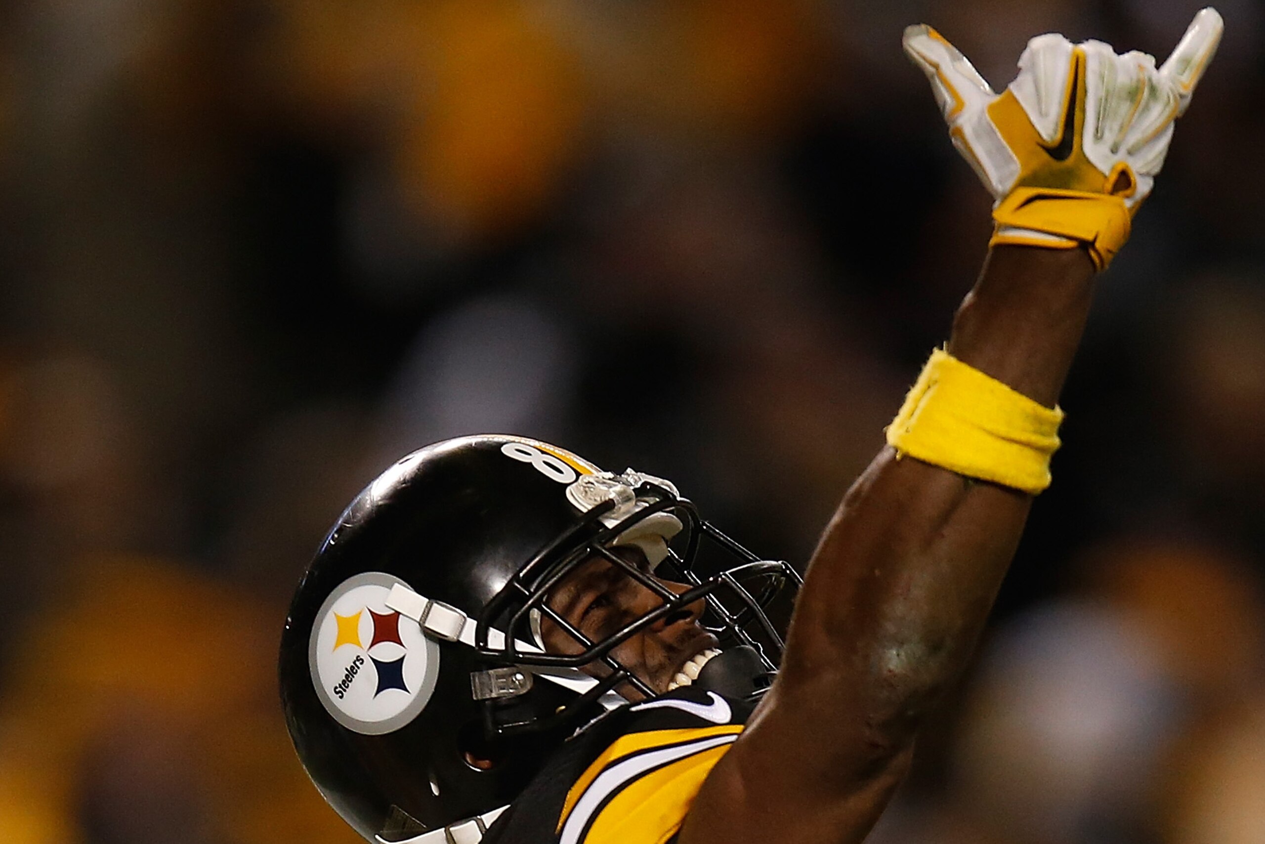 PITTSBURGH, PA - DECEMBER 20:  Antonio Brown #84 of the Pittsburgh Steelers celebrates a touchdown in the fourth quarter of the game against the Denver Broncos at Heinz Field on December 20, 2015 in Pittsburgh, Pennsylvania. (Photo by Gregory Shamus/Getty Images)