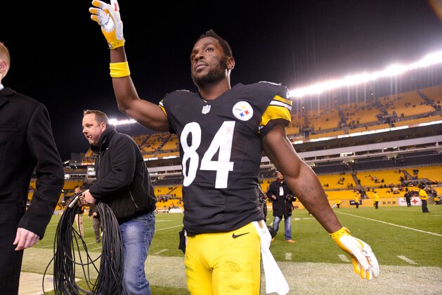 Pittsburgh Steelers wide receiver Antonio Brown (84) waves to fans after an NFL football game against the Denver Broncos, Sunday, Dec. 20, 2015, in Pittsburgh. The Steelers won 34-27. (AP Photo/Don Wright)