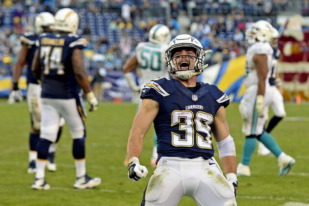 Danny Woodhead, corredor de los Chargers de San Diego, festeja luego de anotar ante los Dolphins de Miami en la segunda mitad del partido disputado el domingo 20 de diciembre de 2015  (AP Foto/Denis Poroy)