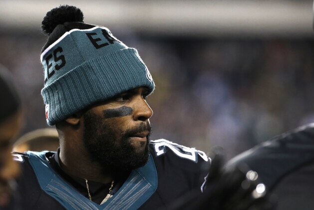 Philadelphia Eagles' DeMarco Murray walks the sidelines during the second half of an NFL football game against the Arizona Cardinals, Sunday, Dec. 20, 2015, in Philadelphia. (AP Photo/Michael Perez)