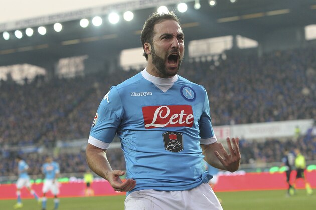 BERGAMO, ITALY - DECEMBER 20:  Gonzalo Higuain of SSC Napoli celebrates his goal during the Serie A match between Atalanta BC and SSC Napoli at Stadio Atleti Azzurri d'Italia on December 20, 2015 in Bergamo, Italy.  (Photo by Marco Luzzani/Getty Images)
