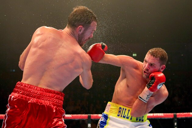MANCHESTER, ENGLAND - DECEMBER 19: Andy Lee and Billy Joe Saunders fight during their WBO World Middleweight title bout at the Manchester Arena on December 19, 2015 in Manchester, England. (Photo by Dave Thompson/Getty Images)