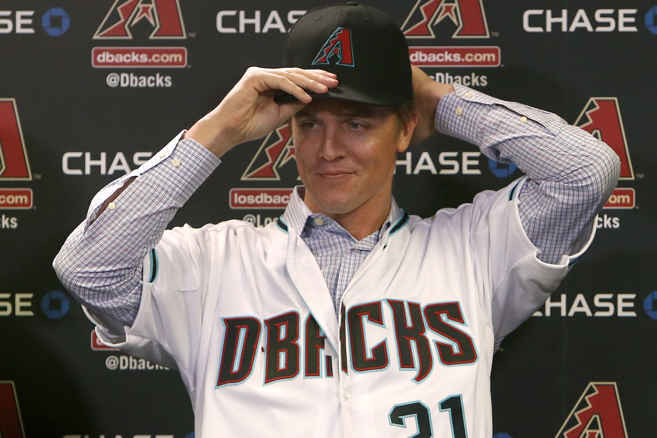 Arizona Diamondbacks pitcher Zack Greinke talks to the media during a press conference, Friday, Dec. 11, 2015, in Phoenix. Greinke could have stayed with the Los Angeles Dodgers or gone up the coast to the San Francisco Giants. Instead, he signed a massive contract with the Arizona Diamondbacks, dramatically shifting the landscape in the NL West. (AP Photo/Rick Scuteri) Arizona Diamondbacks pitcher Zack Greinke talks to the media during a press conference, Friday, Dec. 11, 2015, in Phoenix. Greinke could have stayed with the Los Angeles Dodgers or gone up the coast to the San Francisco Giants. Instead, he signed a massive contract with the Arizona Diamondbacks, dramatically shifting the landscape in the NL West. (AP Photo/Rick Scuteri)