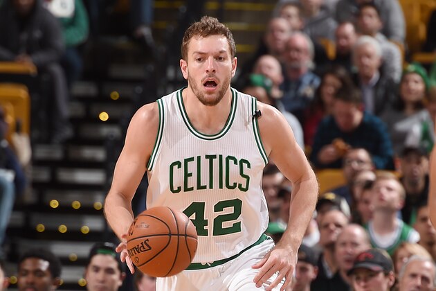 BOSTON, MA - DECEMBER 18: David Lee #42 of the Boston Celtics handles the ball during the game against the Atlanta Hawks on December 18, 2015 at the TD Garden in Boston, Massachusetts.  NOTE TO USER: User expressly acknowledges and agrees that, by downloading and or using this photograph, User is consenting to the terms and conditions of the Getty Images License Agreement. Mandatory Copyright Notice: Copyright 2015 NBAE  (Photo by Brian Babineau/NBAE via Getty Images)