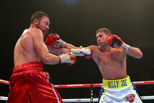 MANCHESTER, ENGLAND - DECEMBER 19: Andy Lee and Billy Joe Saunders fight during their WBO World Middleweight title bout at the Manchester Arena on December 19, 2015 in Manchester, England. (Photo by Dave Thompson/Getty Images)