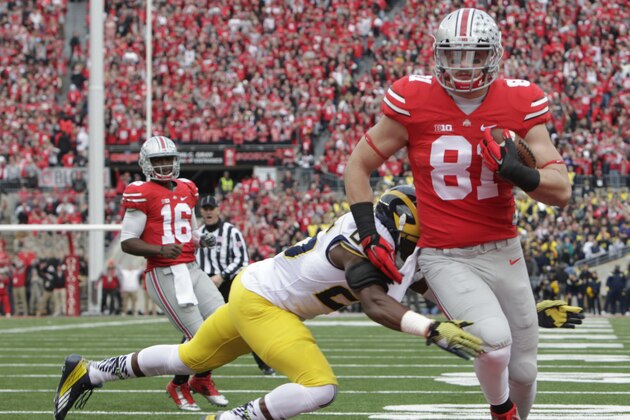 Ohio State tight end Nick Vannett, right, scores a touchdown past Michigan defensive back Dymonte Thomas during the first quarter of an NCAA college football game Saturday, Nov. 29, 2014, in Columbus, Ohio. (AP Photo/Jay LaPrete)