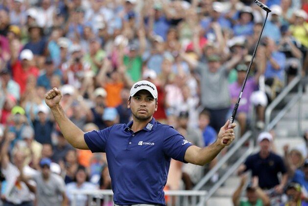 Jason Day, of Australia, celebrates on the 18th green after winning The Barclays golf tournament Sunday, Aug. 30, 2015, in Edison, N.J.  Day finished 19 under with a 261 total. (AP Photo/Mel Evans)