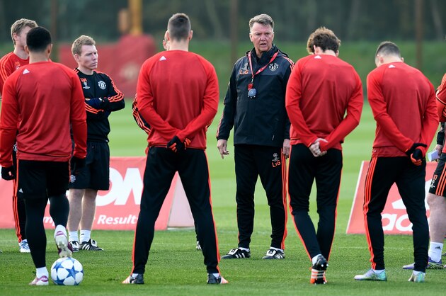 Manchester United's Dutch manager Louis van Gaal (C) talks to his players during a training session at their Carrington facility in Manchester, north west England on October 20, 2015 ahead of their UEFA Champions League football match against CSKA Moscow on October 21. AFP PHOTO / PAUL ELLIS        (Photo credit should read PAUL ELLIS/AFP/Getty Images)