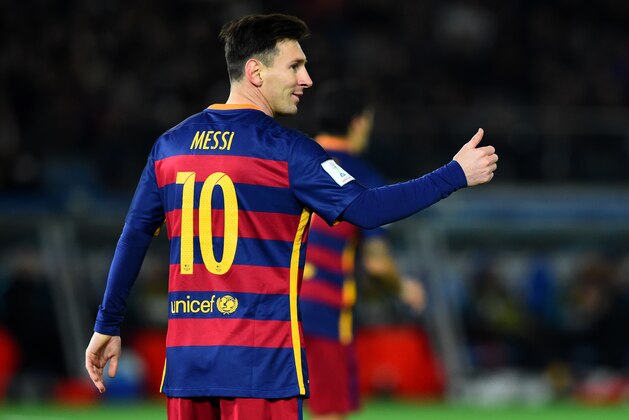 YOKOHAMA, JAPAN - DECEMBER 20:  Lionel Messi of Barcelona reacts during the FIFA Club World Cup Final between River Plate and FC Barcelona at the International Stadium Yokohama on December 20, 2015 in Yokohama, Japan.  (Photo by Masterpress/Getty Images)