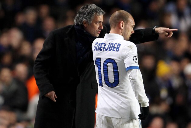 LONDON, ENGLAND - MARCH 16: Jose Mourinho, Coach of Inter Milan gives instructions to Wesley Sneijder of Inter Milan during the UEFA Champions League Round of 16 second leg match between Chelsea and Inter Milan at Stamford Bridge on March 16, 2010 in London, England. (Photo by Phil Cole/Getty Images) LONDON, ENGLAND - MARCH 16: Jose Mourinho, Coach of Inter Milan gives instructions to Wesley Sneijder of Inter Milan during the UEFA Champions League Round of 16 second leg match between Chelsea and Inter Milan at Stamford Bridge on March 16, 2010 in London, England. (Photo by Phil Cole/Getty Images)