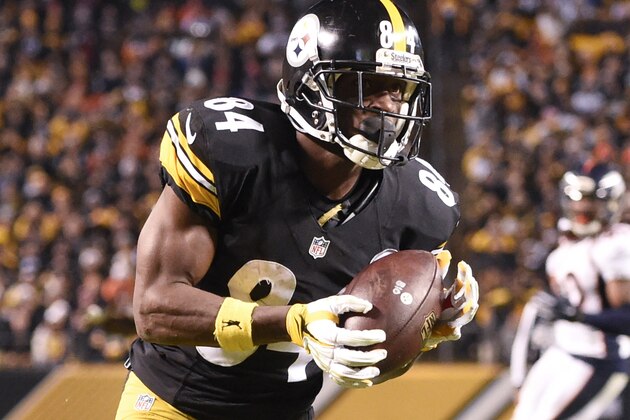 Pittsburgh Steelers wide receiver Antonio Brown (84) runs for a touchdown after making a catch to give the Steelers the lead against the Denver Broncos in the fourth quarter of an NFL football game, Sunday, Dec. 20, 2015, in Pittsburgh. The Steelers won 34-27. (AP Photo/Fred Vuich)