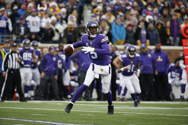 Minnesota Vikings quarterback Teddy Bridgewater looks downfield during the second half of an NFL football game against the Chicago Bears, Sunday, Dec. 20, 2015, in Minneapolis. (AP Photo/Alex Brandon)