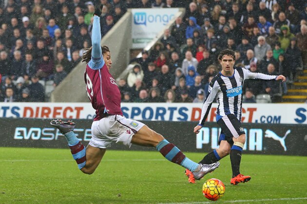 NEWCASTLE, ENGLAND - DECEMBER 19:  Rudy Gestede of Aston Villa fails to control the ball during the Barclays Premier League match between Newcastle and Aston Villa at St James Park on December 19, 2015 in Newcastle, England. (Photo by Ian MacNicol/Getty images)