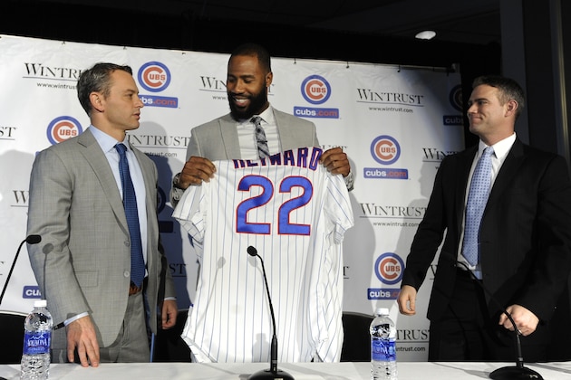 Newly acquired outfielder Jason Heyward center, holds up a Chicago Cubs uniform as president of baseball operations Theo Epstein right, and executive vice president and general manager Jed Hoyer left, look on during a news conference,Tuesday, Dec. 15, 2015, in Chicago. The Chicago Cubs finalized their $184 million, eight-year contract with free agent outfielder Jason Heyward on Tuesday, adding a three-time Gold Glove winner in their continuing makeover to build a World Series contender. (AP Photo/Paul Beaty)