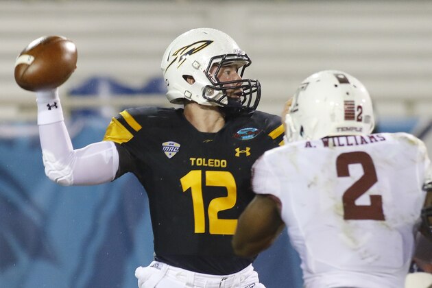 Toledo quarterback Phillip Ely (12) throws under pressure from Temple linebacker Avery Williams (2) in the first quarter of the Boca Raton Bowl NCAA college football game Tuesday, Dec. 22, 2015, in Boca Raton, Fla. (AP Photo/Joe Skipper)