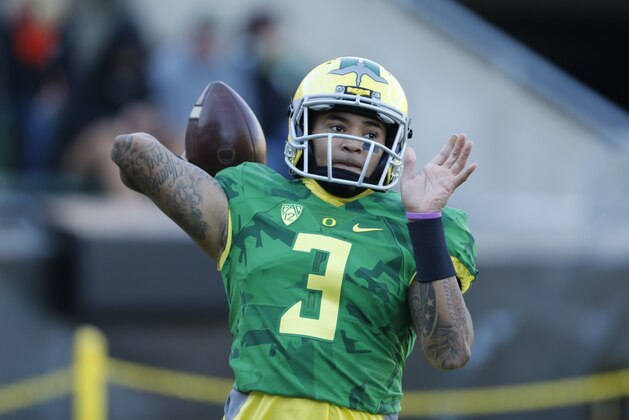 Oregon quarterback Vernon Adams, Jr., goes through warmups  before of an NCAA college football game, in Eugene Ore., on Friday, Nov. 27, 2015.  (AP Photo/Timothy J. Gonzalez)