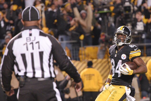 Pittsburgh Steelers wide receiver Antonio Brown (84) runs in the end zone making a catch for a touchdown in the second half of an NFL football game against the Denver Broncos, Sunday, Dec. 20, 2015, in Pittsburgh. (AP Photo/Don Wright)