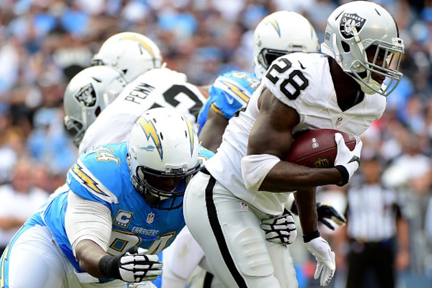 SAN DIEGO, CA - OCTOBER 25:  Latavius Murray #28 of the Oakland Raiders carries the ball as he is chased by Corey Liuget #94 of the San Diego Chargers during the first quarter at Qualcomm Stadium on October 25, 2015 in San Diego, California.  (Photo by Harry How/Getty Images)