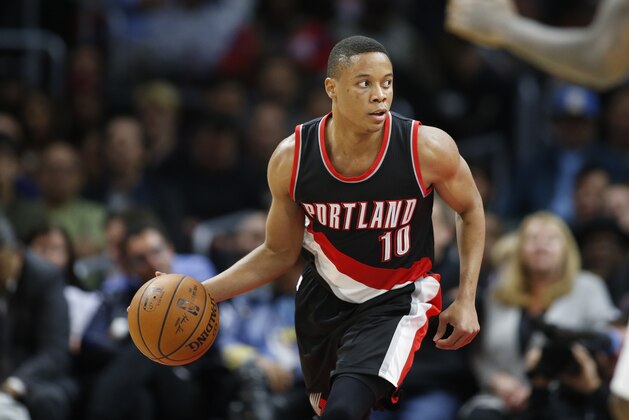 Portland Trail Blazers' Tim Frazier dribbles against the Los Angeles Clippers during the second half of an NBA basketball game, Monday, Nov. 30, 2015, in Los Angeles. The Clippers on 102-87. (AP Photo/Danny Moloshok)