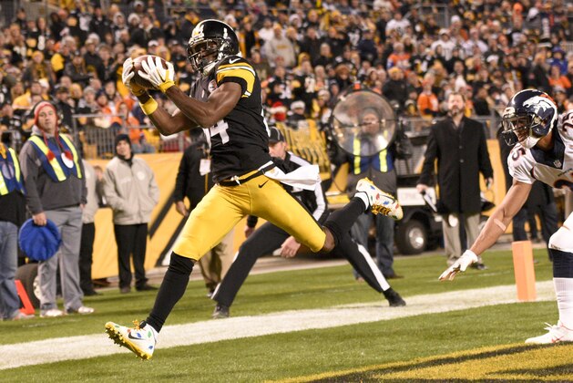 Pittsburgh Steelers wide receiver Antonio Brown (84) catches a touchdown pass behind Denver Broncos cornerback Chris Harris (25) during the second half of an NFL football game in Pittsburgh, Sunday, Dec. 20, 2015. (AP Photo/Don Wright)