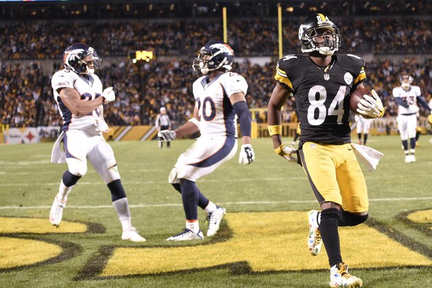 Pittsburgh Steelers wide receiver Antonio Brown (84) runs past Denver Broncos defensive back Josh Bush (20) and cornerback Chris Harris (25) with a touchdown catch to give the Steelers the lead against the Denver Broncos in the fourth quarter of an NFL football game, Sunday, Dec. 20, 2015, in Pittsburgh. The Steelers won 34-27. (AP Photo/Fred Vuich)