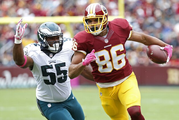 Oct 4, 2015; Landover, MD, USA; Washington Redskins tight end Jordan Reed (86) runs with the ball as Philadelphia Eagles outside linebacker Brandon Graham (55) chases in the first quarter at FedEx Field. The Redskins won 23-20. Mandatory Credit: Geoff Burke-USA TODAY Sports