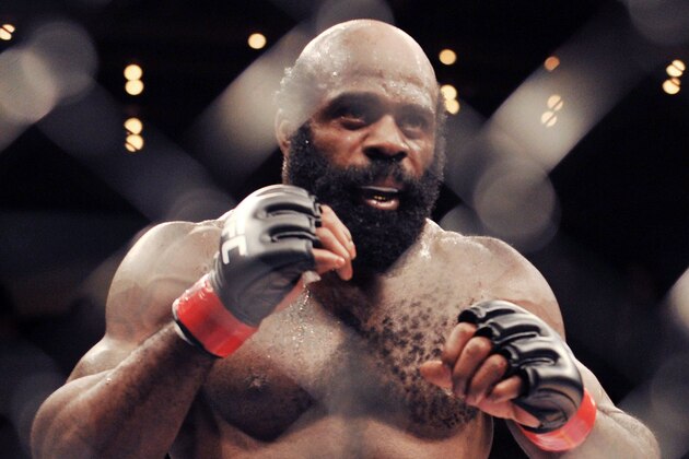 LAS VEGAS - DECEMBER 05:  UFC fighter Kimbo Slice (Pictured) battles UFC fighter Houston Alexander during their Heavyweight fight at The Ultimate Fighter Season 10 Finale on December 5, 2009 in Las Vegas, Nevada.  (Photo by Jon Kopaloff/Getty Images)