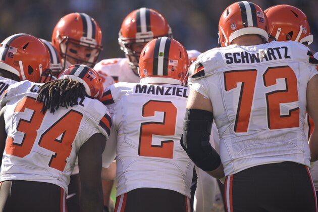 Cleveland Browns quarterback Johnny Manziel (2) plays in an NFL football game against the Pittsburgh Steelers, Sunday, Nov. 15, 2015, in Pittsburgh. The Steelers won 30-9. (AP Photo/Don Wright)