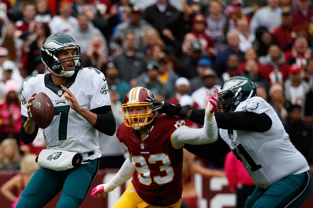 LANDOVER, MD - OCTOBER 04: Quarterback  Sam Bradford #7 of the Philadelphia Eagles drops back to pass against the Washington Redskins at FedExField on October 4, 2015 in Landover, Maryland.  (Photo by Rob Carr/Getty Images)
