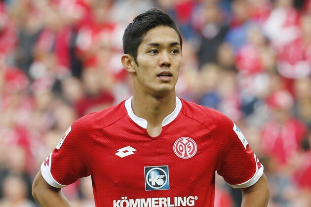 Mainz's Yoshinori Muto during a German Bundesliga soccer match between FSV Mainz 05 and Bayern Munich in Mainz, Germany, Saturday, Sept. 26, 2015.(AP Photo/Michael Probst)