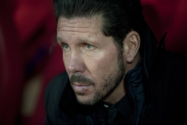 Atletico Madrid's Argentinian coach Diego Simeone looks on before the Spanish league football match Granada FC VS Club Atletico de Madrid at Nuevo Los Carmenes stadium in Granada on December 5, 2015.    / AFP / Jorge Guerrero        (Photo credit should read JORGE GUERRERO/AFP/Getty Images)