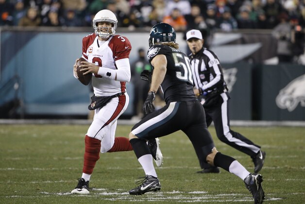 Arizona Cardinals' Carson Palmer looks to pass during the first half of an NFL football game against the Philadelphia Eagles, Sunday, Dec. 20, 2015, in Philadelphia. (AP Photo/Matt Rourke)