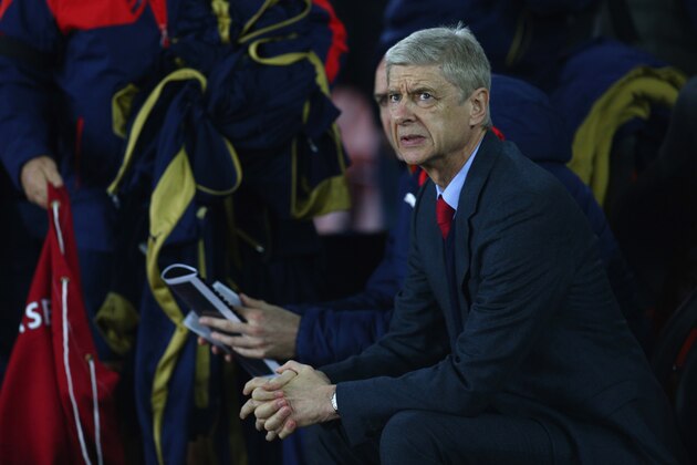 SOUTHAMPTON, ENGLAND - DECEMBER 26:  Arsene Wenger manager of Arsenal looks on prior to the Barclays Premier League match between Southampton and Arsenal at St Mary's Stadium on December 26, 2015 in Southampton, England.  (Photo by Charlie Crowhurst/Getty Images)