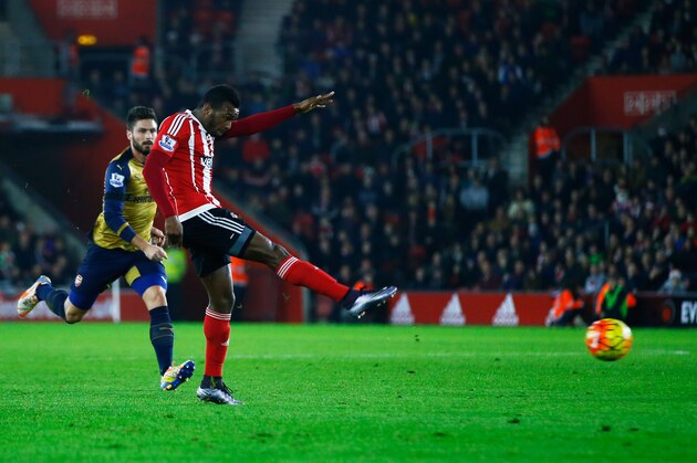 SOUTHAMPTON, ENGLAND - DECEMBER 26: Cuco Martina of Southampton scores their first goal with a long range shot during the Barclays Premier League match between Southampton and Arsenal at St Mary's Stadium on December 26, 2015 in Southampton, England. (Photo by Christopher Lee/Getty Images) SOUTHAMPTON, ENGLAND - DECEMBER 26: Cuco Martina of Southampton scores their first goal with a long range shot during the Barclays Premier League match between Southampton and Arsenal at St Mary's Stadium on December 26, 2015 in Southampton, England. (Photo by Christopher Lee/Getty Images)