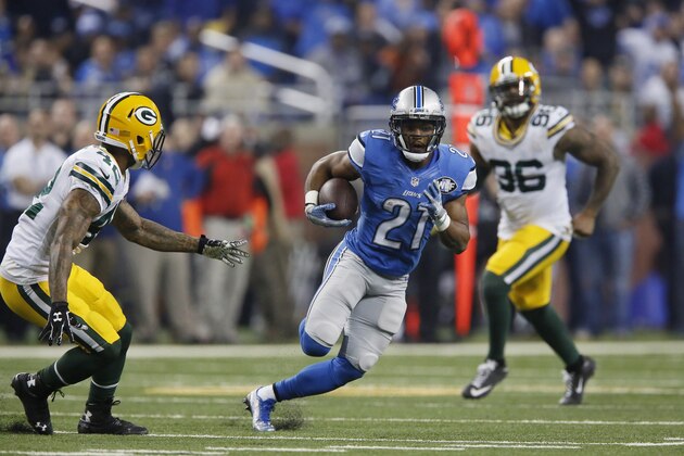 Detroit Lions running back Ameer Abdullah (21) breaks away from the Green Bay Packers defense during the first half of an NFL football game, Thursday, Dec. 3, 2015, in Detroit. (AP Photo/Duane Burleson)