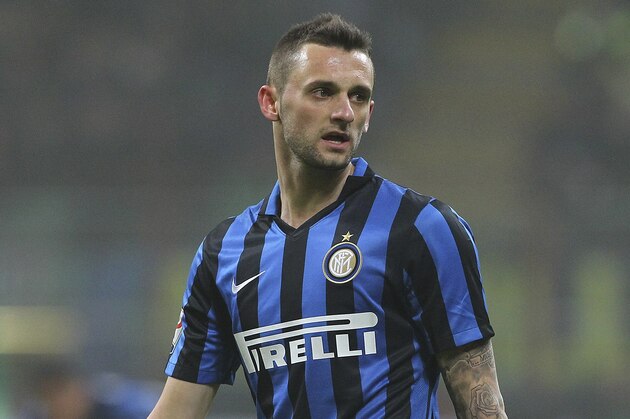 MILAN, ITALY - DECEMBER 05:  Marcelo Brozovic of FC Internazionale Milano looks on during the Serie A match between FC Internazionale Milano and Genoa CFC at Stadio Giuseppe Meazza on December 5, 2015 in Milan, Italy.  (Photo by Marco Luzzani/Getty Images)