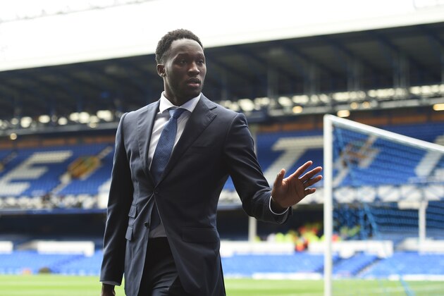 LIVERPOOL, ENGLAND - DECEMBER 19: Romelu Lukaku of Everton is seen on arrival at the stadium prior to the Barclays Premier League match between Everton and Leicester City at Goodison Park on December 19, 2015 in Liverpool, England.  (Photo by Michael Regan/Getty Images)