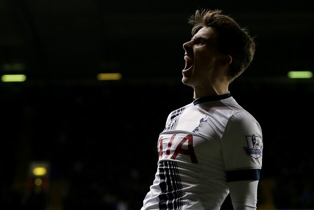 Tottenham’s Tom Carroll celebrates after scoring a goal during the English Premier League soccer match between Tottenham Hotspur and Norwich City at White Hart Lane in London, Saturday Dec. 26, 2015. (AP Photo/Tim Ireland)