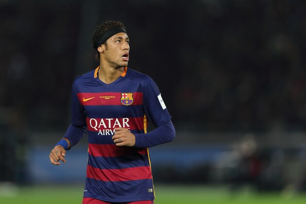 YOKOHAMA, JAPAN - DECEMBER 20:  Neymar of FC Barcelona  during the FIFA Club World Cup Final Match between FC Barcelona and River Plate at International Stadium Yokohama on December 20, 2015 in Yokohama, Japan.  (Photo by Matthew Ashton - AMA/Getty Images)