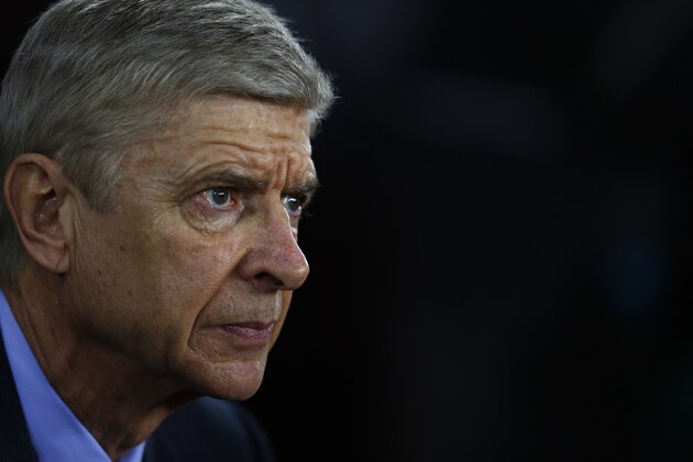 SOUTHAMPTON, ENGLAND - DECEMBER 26:  Arsene Wenger manager of Arsenal during the Barclays Premier League match between Southampton and Arsenal at St Mary's Stadium on December 26, 2015 in Southampton, England.  (Photo by Christopher Lee/Getty Images)