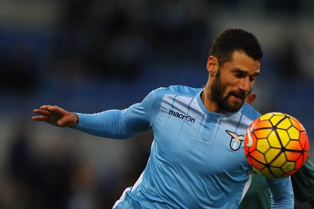 ROME, ITALY - NOVEMBER 22:  Antonio Candreva of SS Lazio in action during the Serie A match between SS Lazio and US Citta di Palermo at Stadio Olimpico on November 22, 2015 in Rome, Italy.  (Photo by Paolo Bruno/Getty Images)